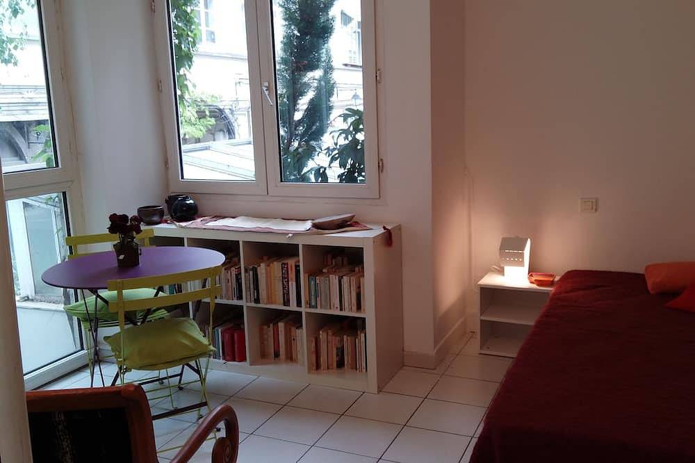 Piccolo studio in vicolo verde privato nel cuore di Parigi in Parigi, Ile-de-France
