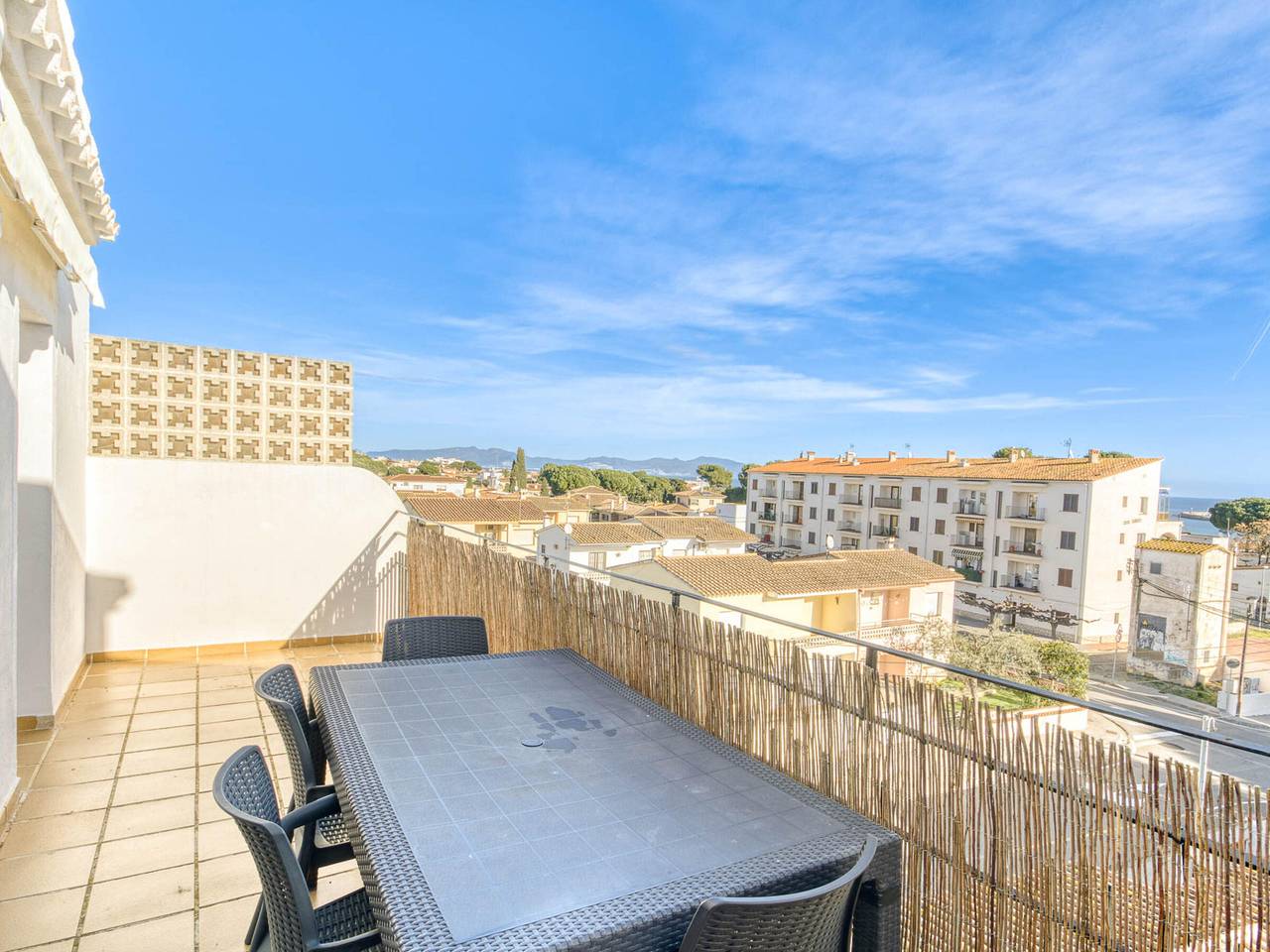 Entire apartment, Apto. Alina 31 -A/A, Wifi, parking, céntrico, zona tranquila. in l'Escala, Upper Empordà