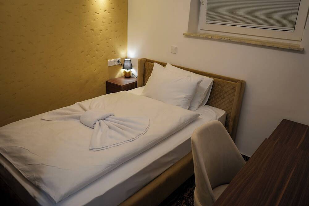 Ganze Wohnung, Business & Messe Apartment • Monteure • 3 Zimmer • Küche • Terrasse • No1 in Berenbostel, Garbsen