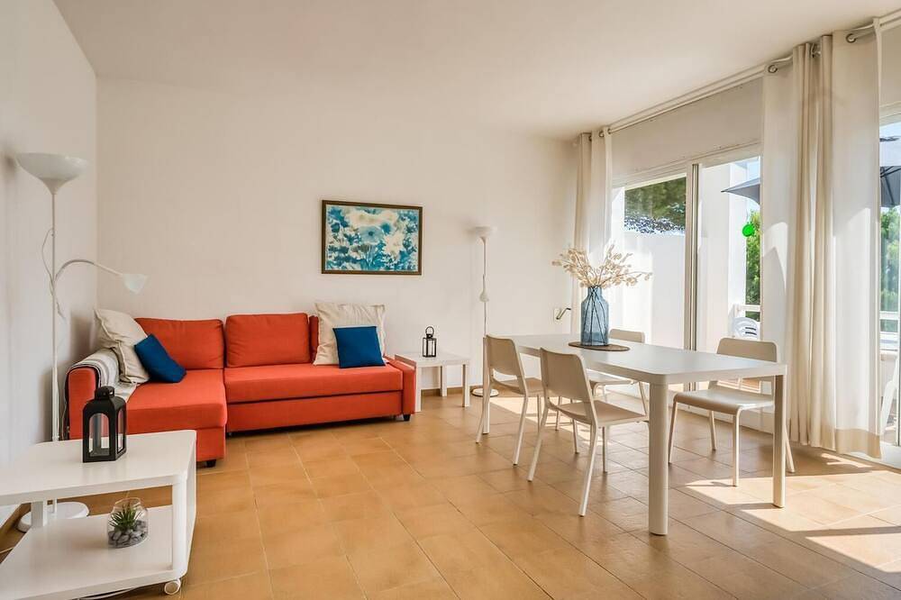 Apartamento entero, Apartment \"Orchidée\"- sea view, swimming pool, air conditioning, terrace. in Arenal d'en Castell, Es Mercadal