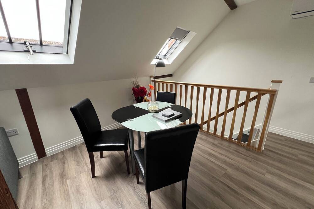Ganze Wohnung, Glastonbury Secret Retreat - 1 Bd Split-Level Holiday Let Apartment, Sleeps 3 in Glastonbury, Somerset