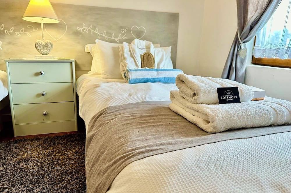 Élégant logement de vacances français avec restaurant en option in Gourgé, Deux-Sèvres