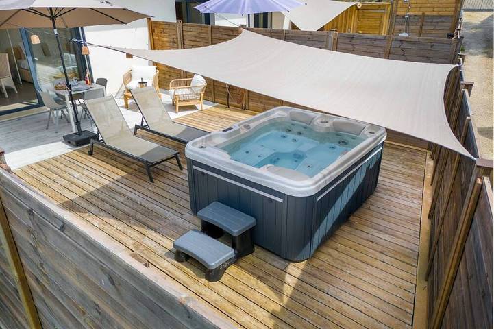 Appartement de vacances pour 2 personnes, avec jardin ainsi que jacuzzi et piscine