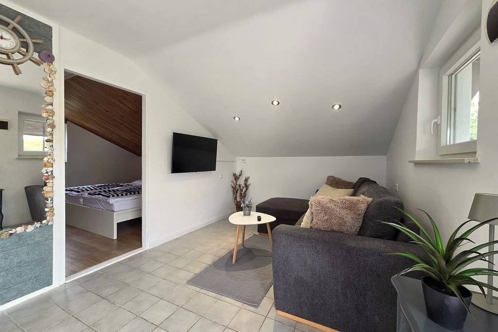 Ganze Wohnung, 1-Zimmer-Ferienwohnung mit Balkon Dobrinj, Krk -a in Gostinjac, Krk