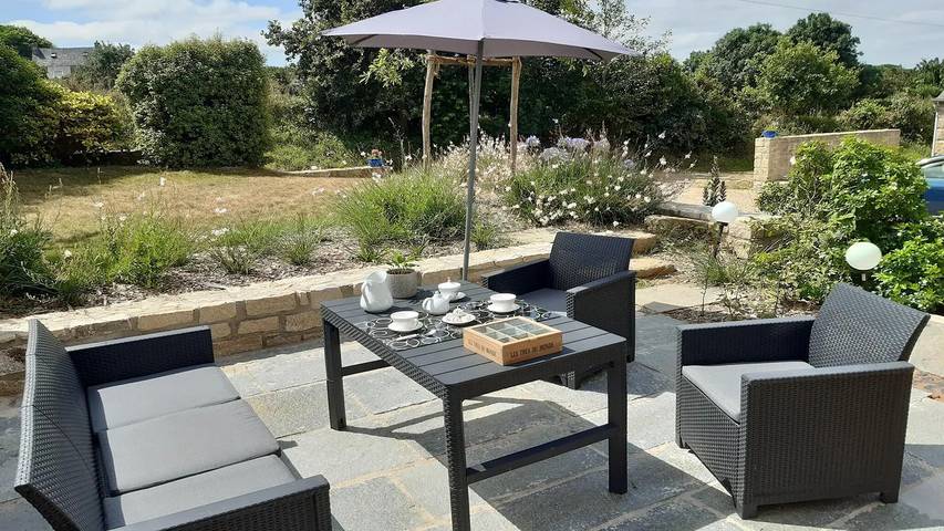 Location de vacances pour 2 personnes, avec jardin à Plounévez-Lochrist - 2