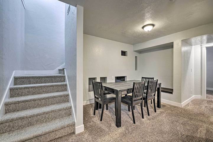 Vacation rental for 16 people, with yard in Cedar City