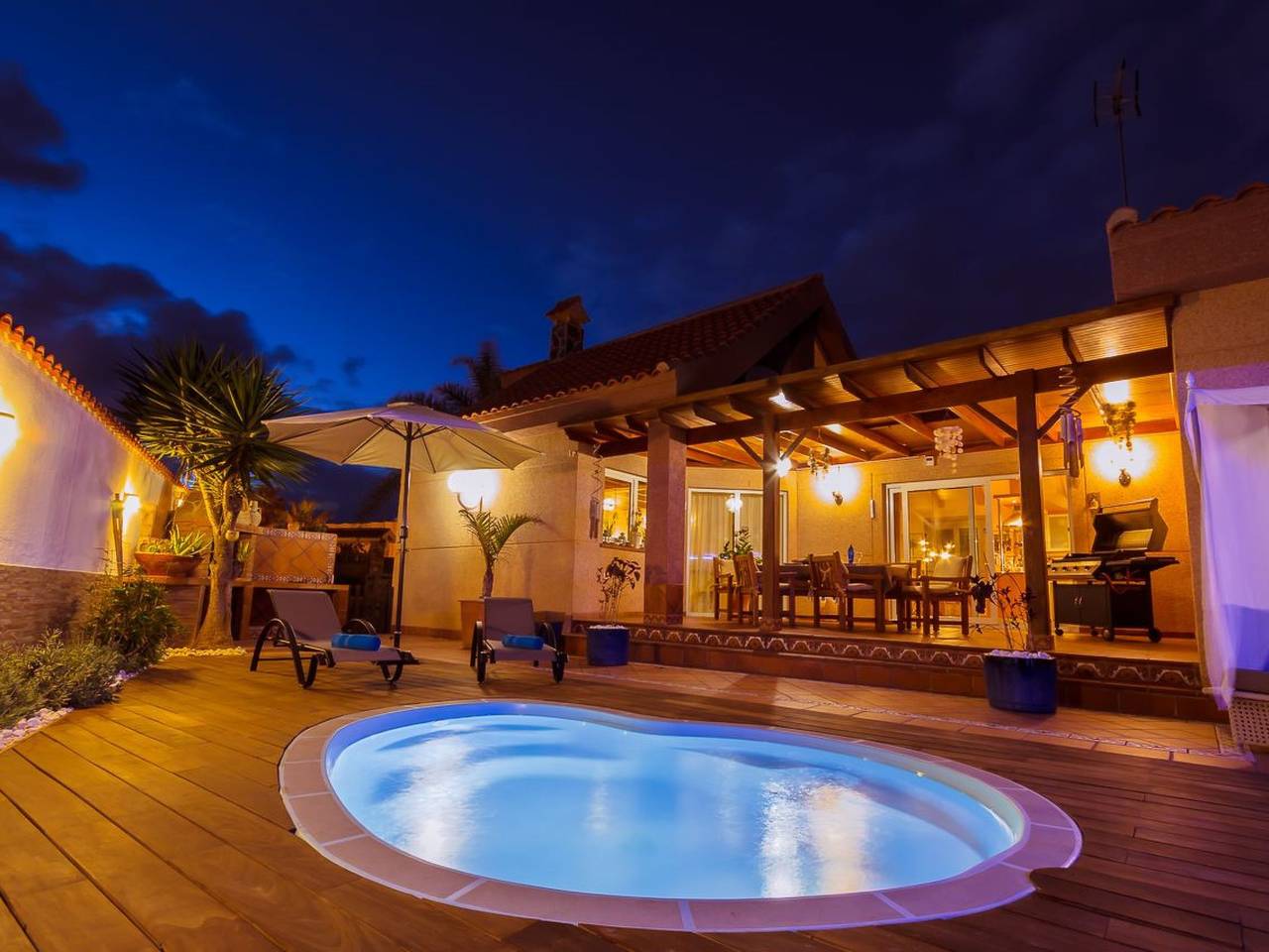 Strandnahes Ferienhaus Hibiscus mit privatem Pool in Corralejo, La Oliva