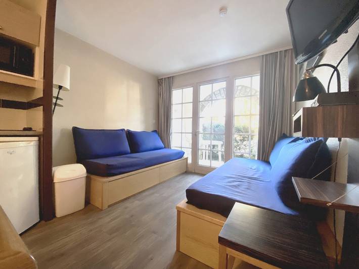 Gîte pour 4 personnes, avec terrasse dans Kerjouanno - 3