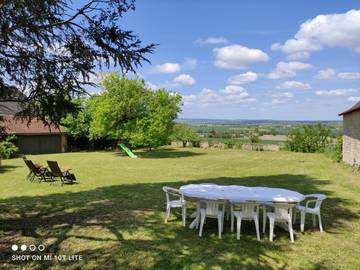 Gîte pour 8 personnes, avec jardin et terrasse dans Ussel-d'Allier