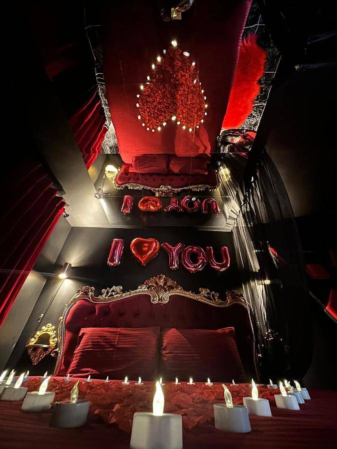 Sweet Dreams Love room & Spa in Ablon-sur-Seine, Val-de-Marne