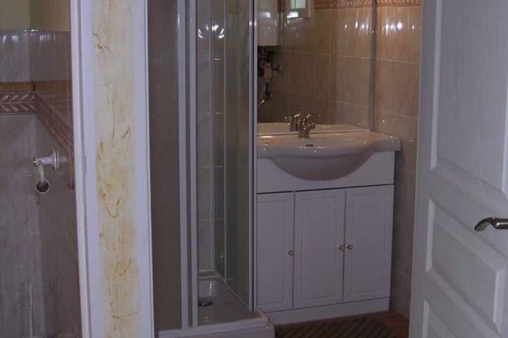 Gîte pour 2 personnes, avec piscine ainsi que jardin et terrasse à Belgentier - 4
