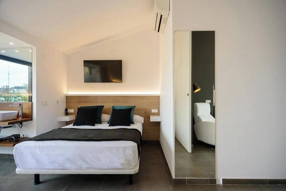 Geheel appartement, Penthouse overlooking the Dali Museum - Serena Stays in Figueres, Upper Empordà