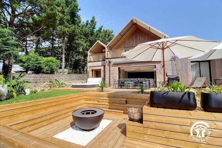 Gîte pour 14 personnes, avec jardin et terrasse ainsi que jacuzzi et sauna, animaux acceptés