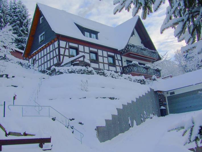 Ferienwohnung für 6 Personen, mit Terrasse und Garten in Hallenberg