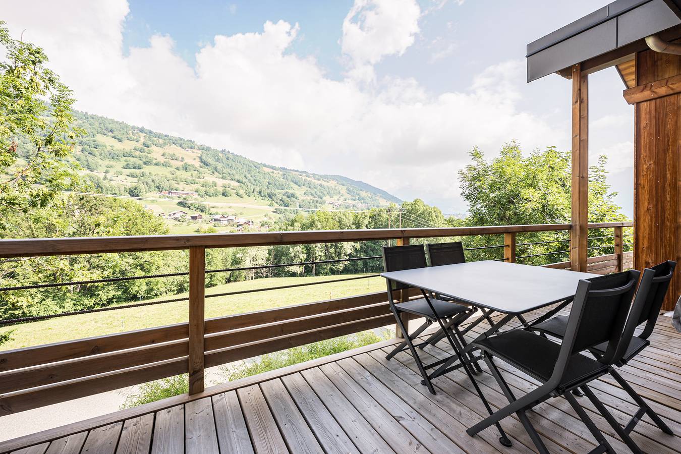 Chalet "Dolyo" con vistas a las montañas, terraza privada y Wi-Fi in Les Avanchers-Valmorel, Le Grand Domaine