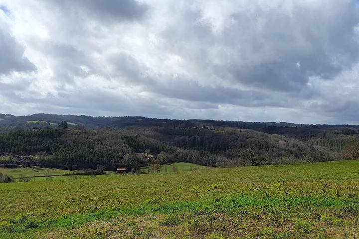 Location de vacances pour 10 personnes, avec vue ainsi que terrasse et piscine à Plazac - 3