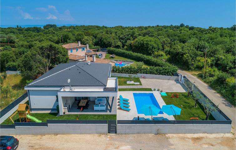 Geräumige 150 m² große Wohnung mit Pool, WLAN und Parkplatz – 1,5 km vom Zentrum von Peruski entfernt in Marčana, Südküste Istrien