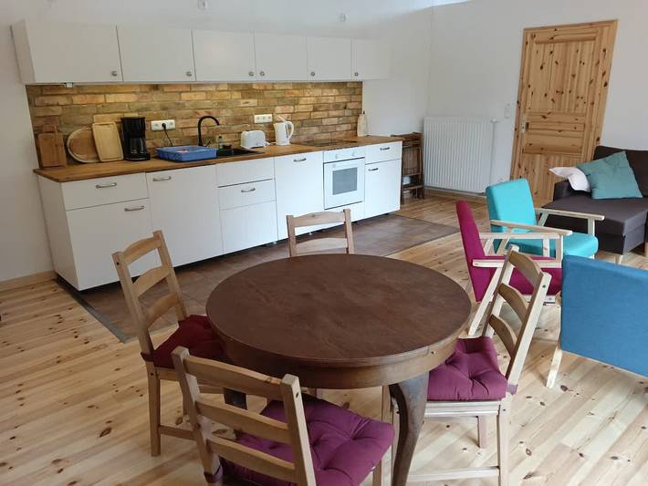 Ganze Wohnung, Ferienwohnung für 5 Personen mit Garten in Devin, Stralsund