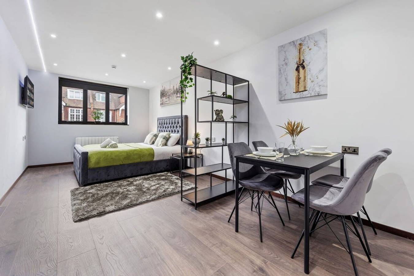 Entire apartment, Serviced Studio Flat Golders Green near Hampstead in London, South East England