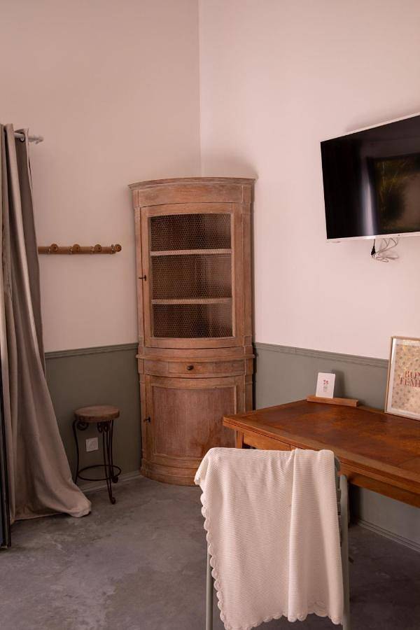 Double Room with Pool View in Belflou, Région de Carcassonne
