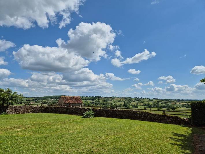 Location de vacances pour 19 personnes, avec jardin et vue à Viry (Saône-et-Loire) - 2