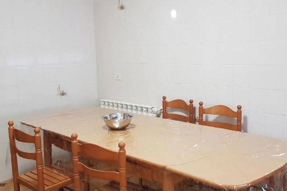 Entire apartment, Zoqueiro Building: Apartment 2 in Barreiros, A Mariña Lucense