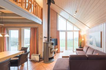 Ferienhaus für 6 Personen, mit Garten und Sauna sowie Seeblick in Röbel-Müritz