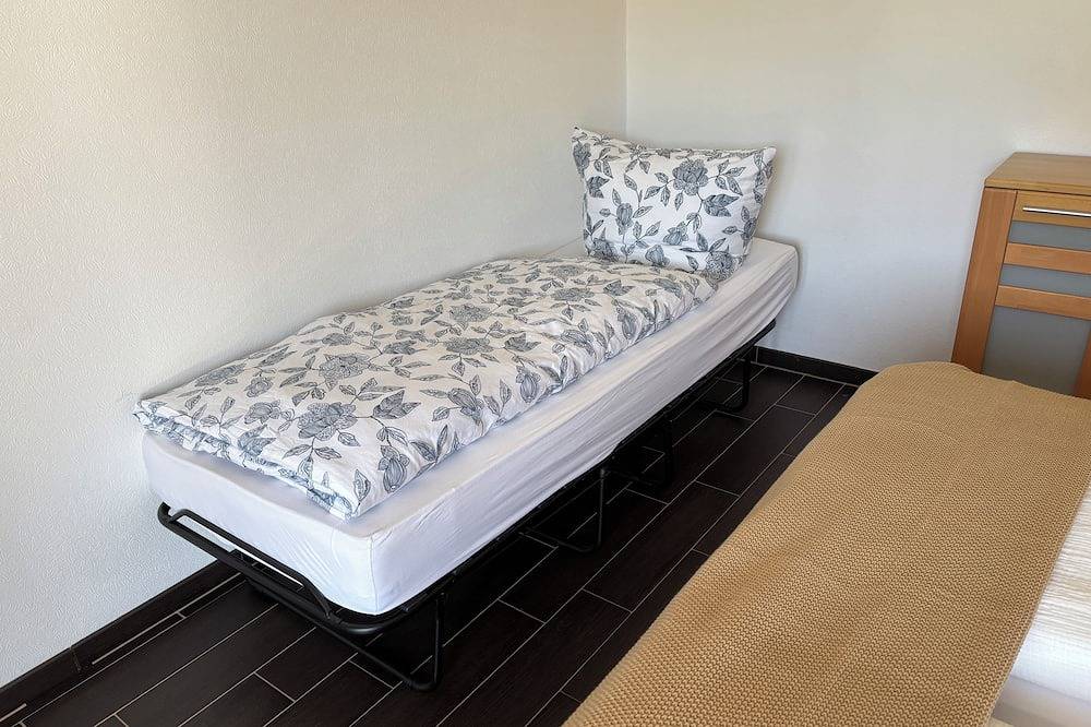 Ganze Wohnung, Gemütliche Ferienwohnung mit Sonnenterrasse in Schlitz, Rhön-Hessen