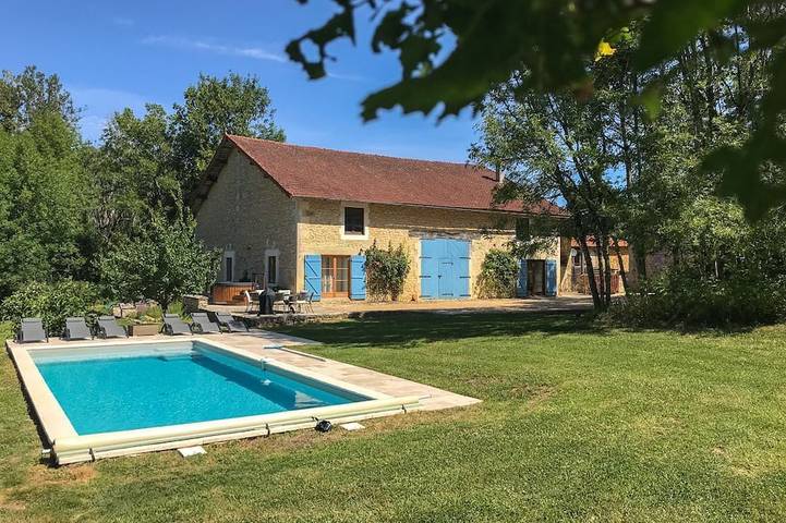 Cottage pour 7 personnes, avec jardin et jacuzzi à Teyjat