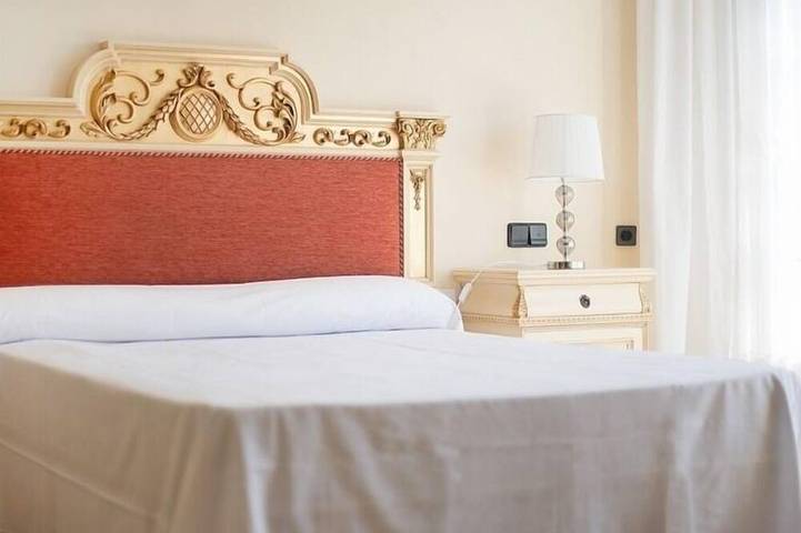 Villa pour 9 personnes, avec piscine ainsi que jardin et balcon à Calafell - 4