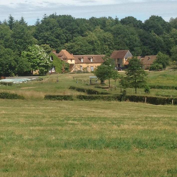 Maison de campagne pour 4 personnes, avec Terrasse et Jardin ainsi que Piscine et Vue sur le lac à Domfront-en-Champagne