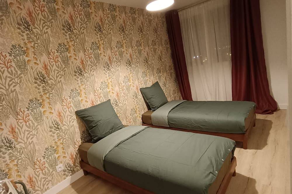Entire apartment, Chelles center 15 minutes from Gare de l'Est and 5 minutes from Vaires-sur-Marne in Chelles, Seine-et-Marne