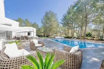 Villa in Santa Eulària des Riu, East Ibiza für 12 