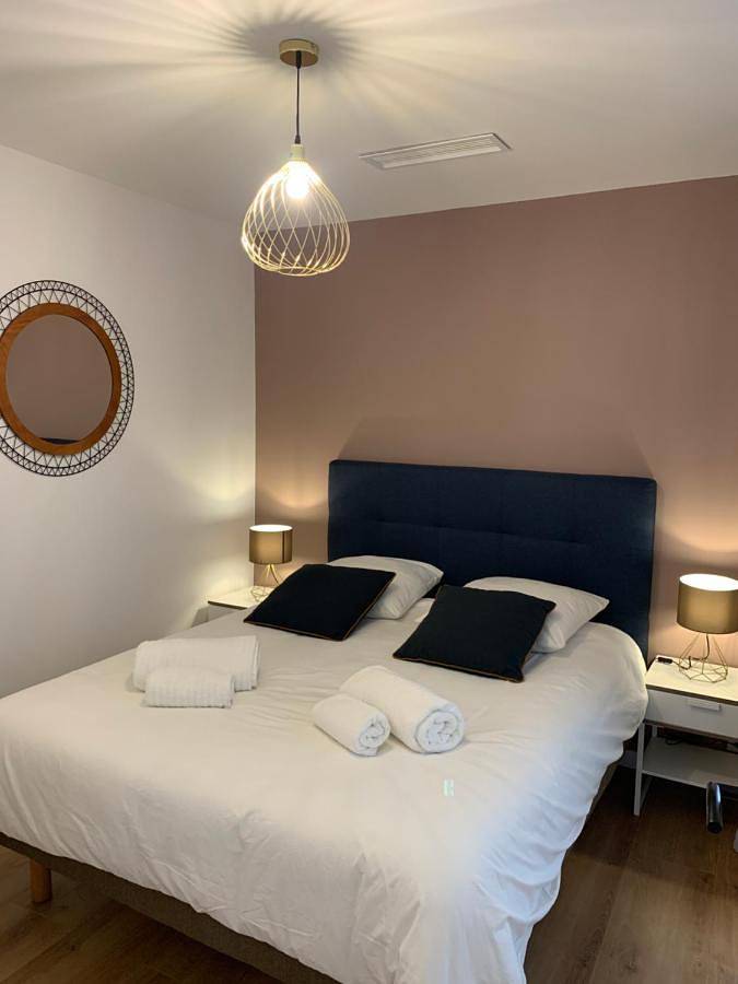 Appartement entier, 3 pièces neuf au cœur de Grasse - tout à pied - Wi-Fi & parking in Grasse, Côte méditerranéenne (France)