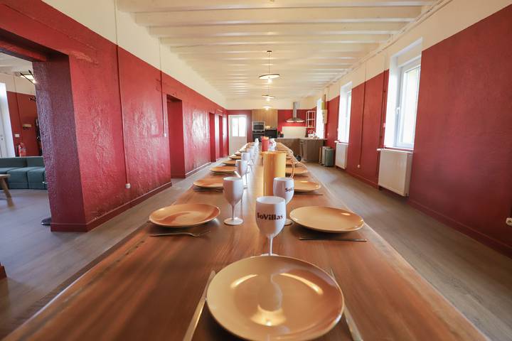 Villa pour 45 personnes, avec terrasse et jardin en Auvergne - 3