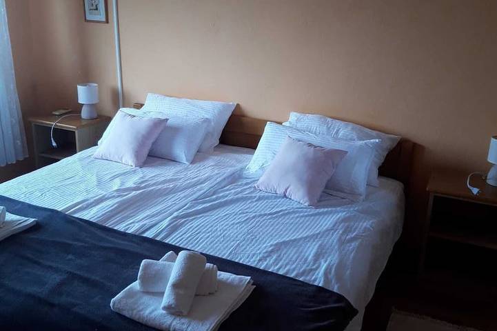 A P A R T M E N T - 7 7     Privater Strand & Swimmingpool in Starigrad Paklenica, Starigrad