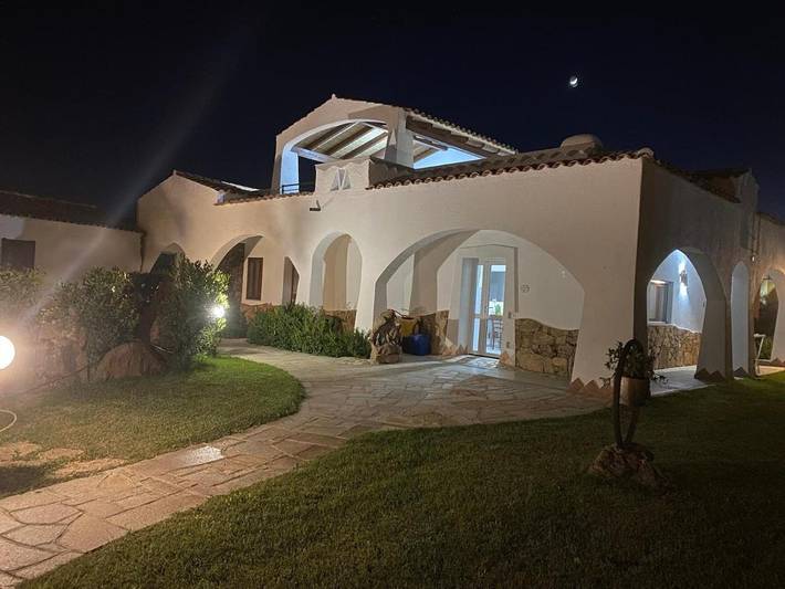 Chambre d’hôte pour 2 personnes, avec Terrasse ainsi que Jardin et Piscine à Budoni