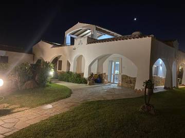 Chambre d’hôte pour 2 personnes, avec piscine ainsi que terrasse et jardin à Budoni