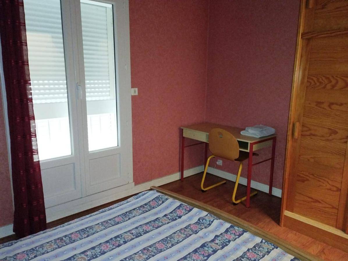 Appartement de vacances entier, Double Room with Shared Bathroom in Saint-Laurent-Nouan, Sologne