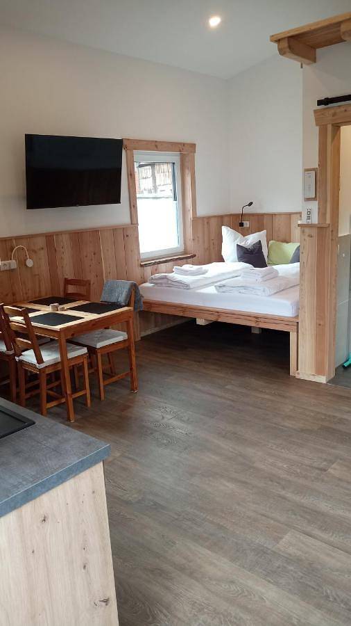 Ferienwohnung für 4 Personen, mit Terrasse und Garten sowie Ausblick in Riedenberg