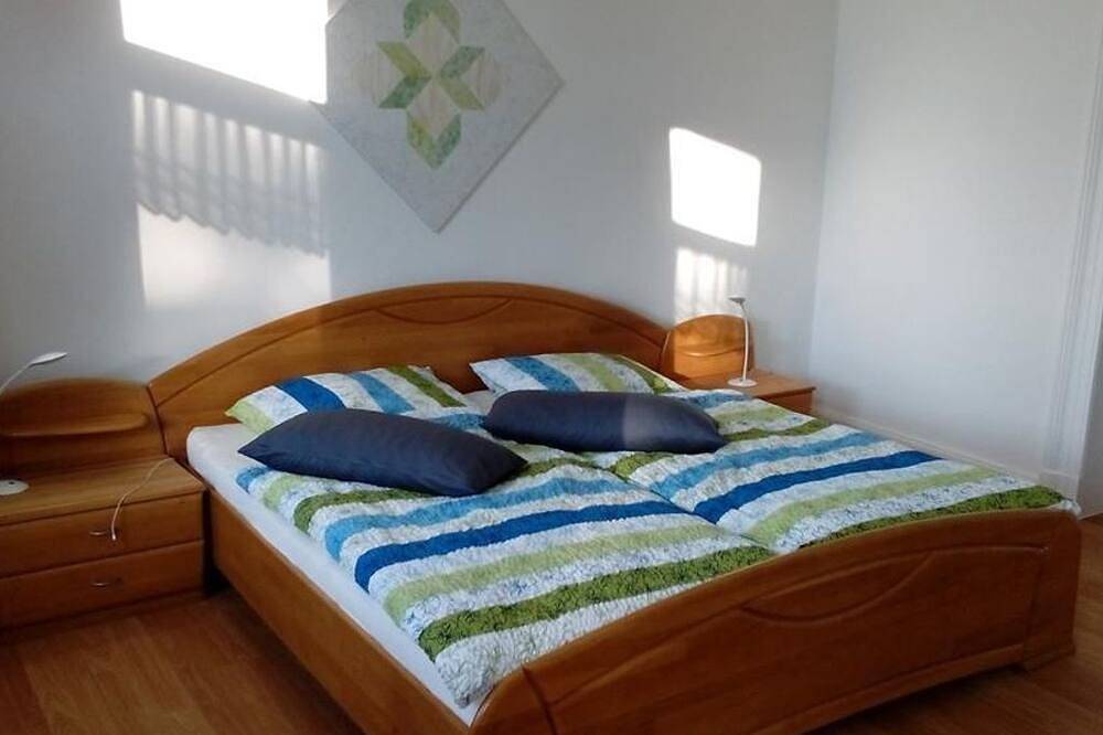 Entire apartment, 6-bed apartment shower / Wc, 3 bedrooms - Ferienwohnung Goffart in Monschau, Naturpark Hohes Venn-Eifel