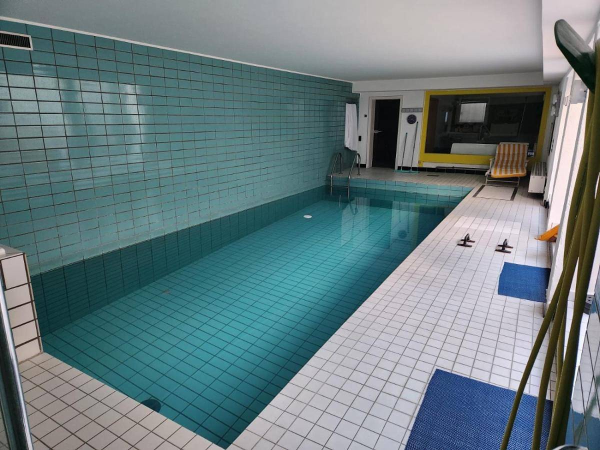 Ganze Wohnung, Villa with Private Pool in Duisburg, Ruhrgebiet