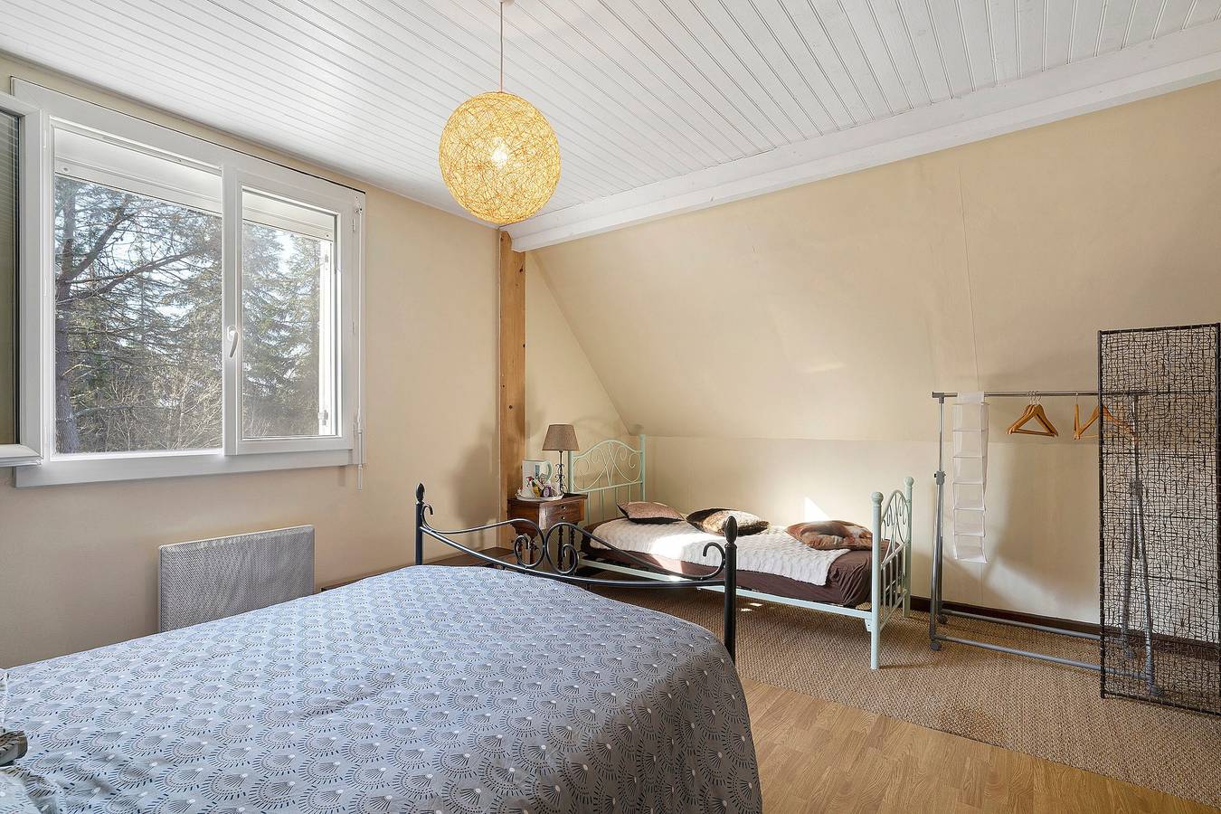 L'Orée du Bois Guest Rooms with Shared Pool, Communal Terrace, and Wi-Fi in Montpon-Ménestérol, Périgord Blanc