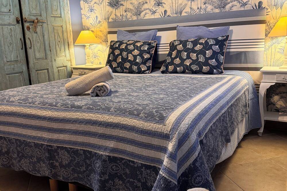 La Bastide des Romarins, In Provence in the heart of the Alpilles for 6 People in Plan-d'Orgon, Region de Arles