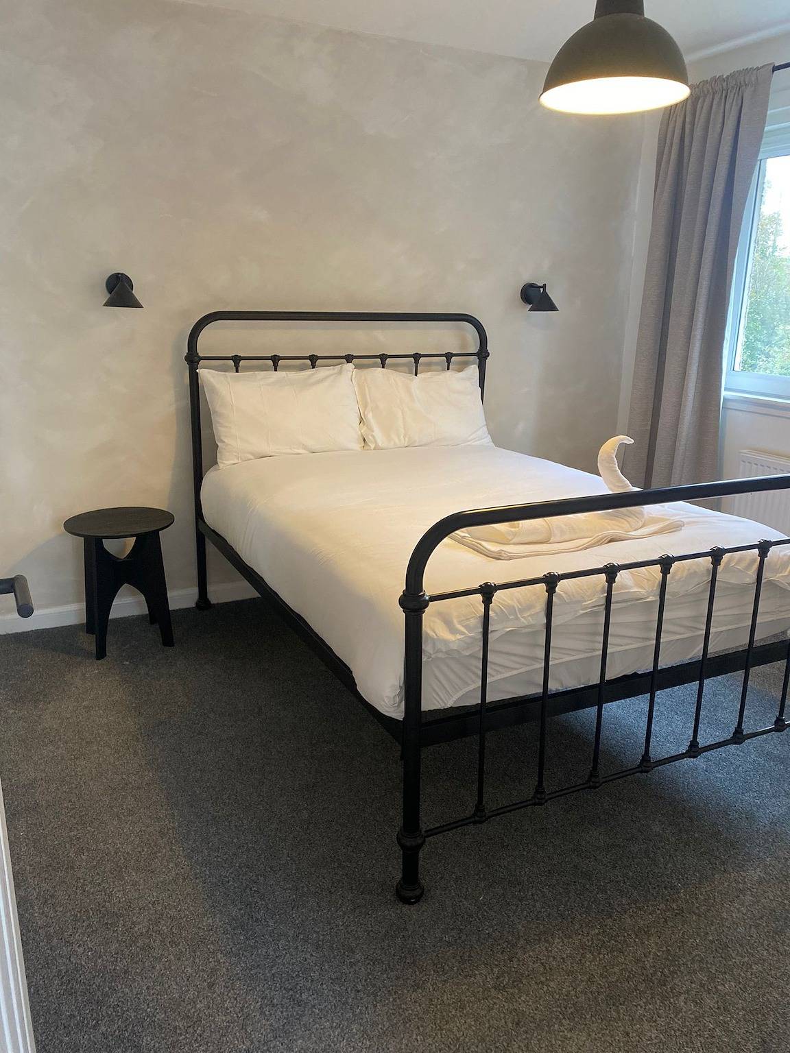 Modern 3 bed home by Glasgow airport in Renfrewshire