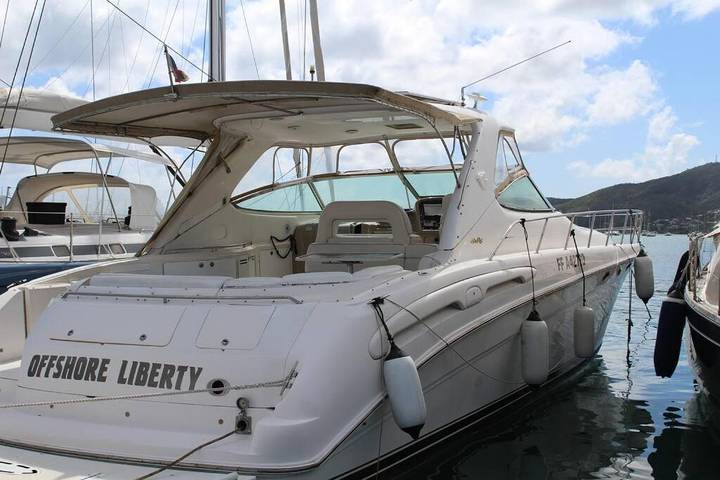 Bateau pour 4 personnes dans Marina du Marin