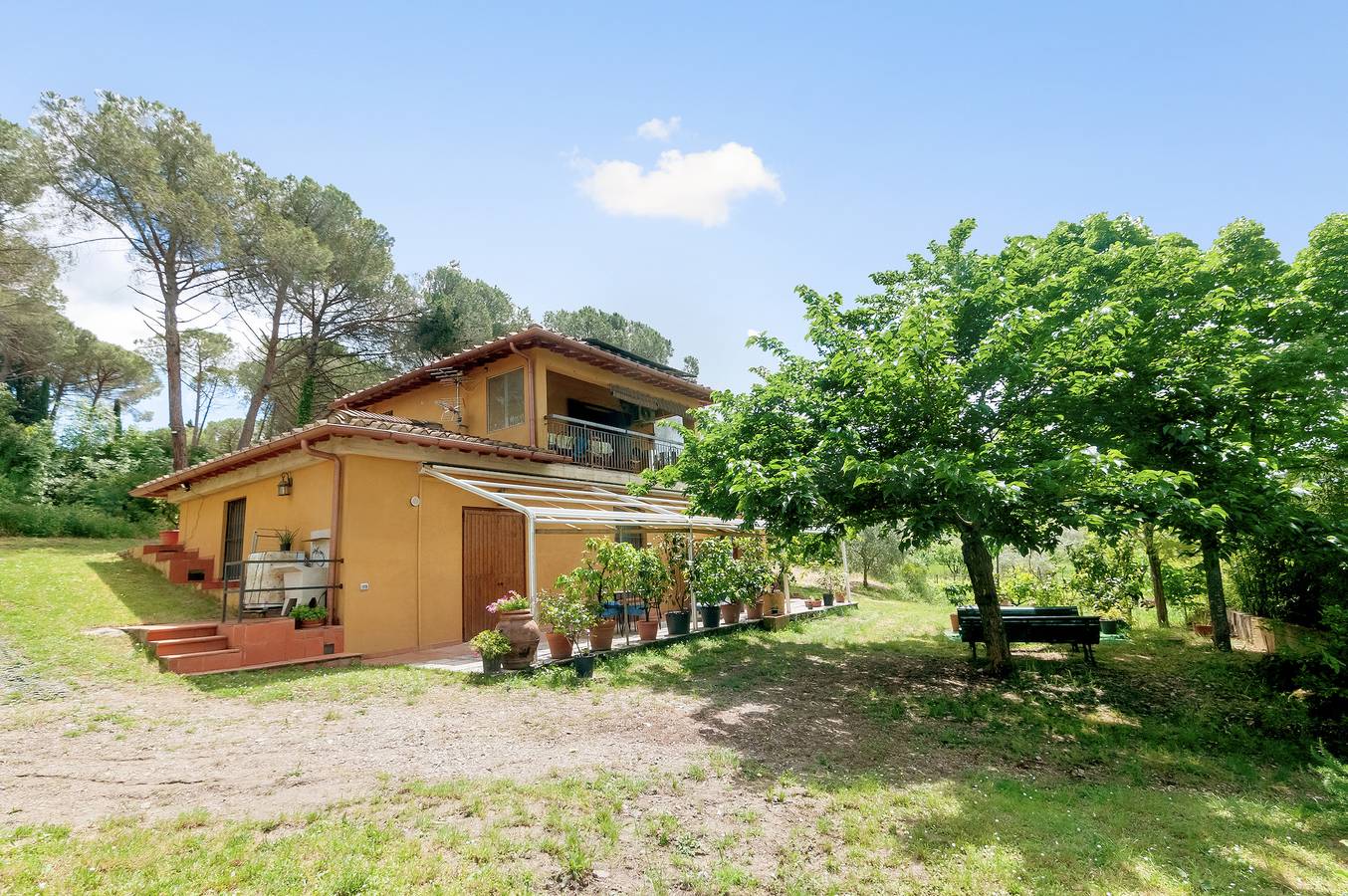 Entire apartment, Apartment 'La Cantinetta Di Barberino' with Private Terrace, Private Garden and Wi-Fi in Chiocchio, Chianti