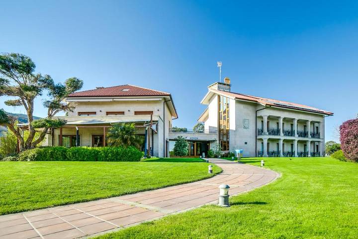 Hotel para 2 personas, con Terraza y Jardín además de Piscina para niños y Piscina en Pontevedra