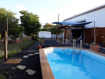 Cottage pour 4 personnes, avec terrasse et piscine à Le Moule