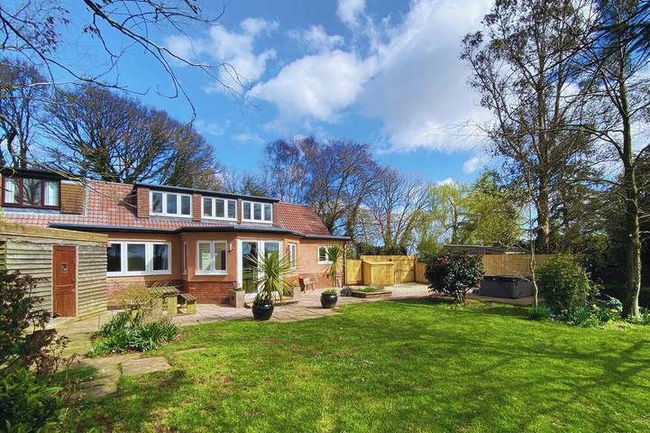 Cottage for 2 people, with garden and hot tub, with pets in Somerset